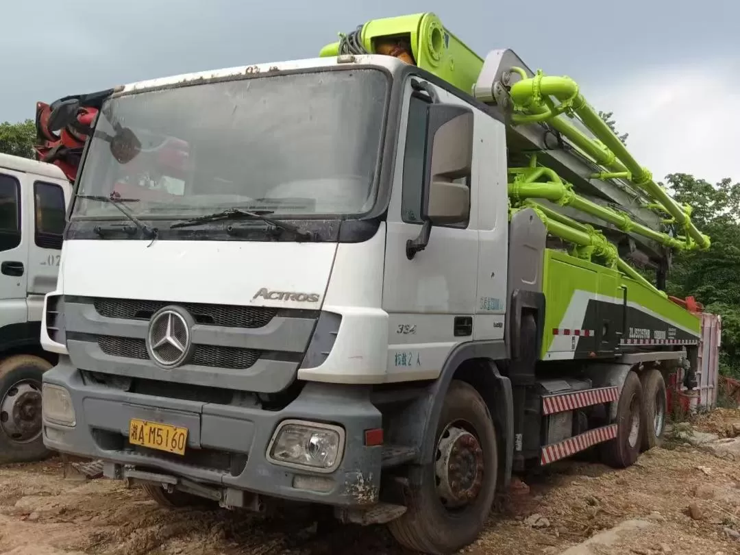 2013 zoomlion bom pompası 47 m benz şasi üzerinde kamyona monte beton pompası arabası